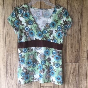 Ladies casual medium sized short sleeve top